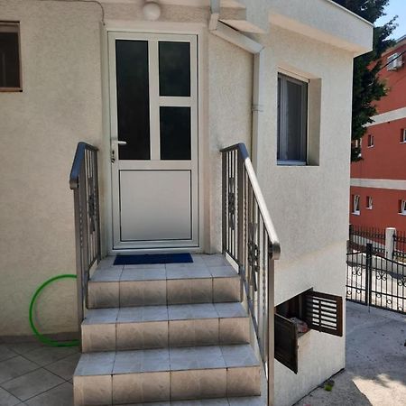 Милый Гостевой Апартамент Bar Exterior foto