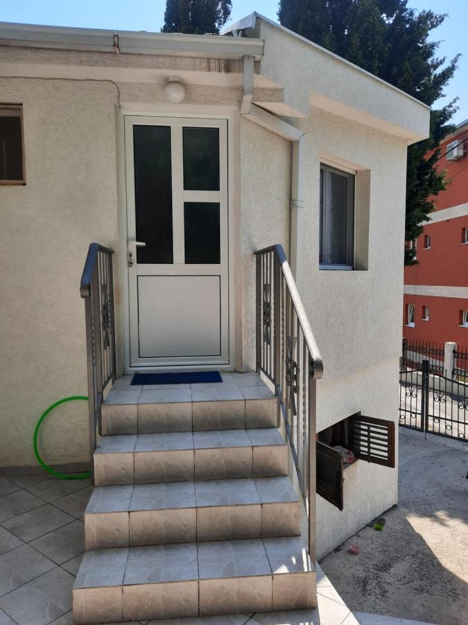 Милый Гостевой Апартамент Bar Exterior foto